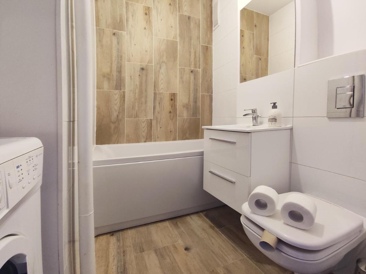 Apartament Rondo Onz Warschau Buitenkant foto
